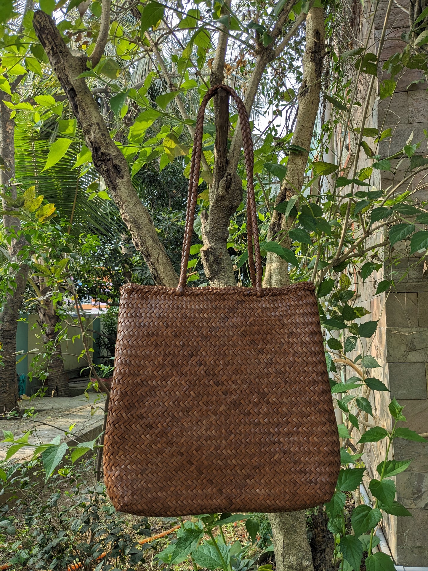 VICTORIA - HANDWOVEN GENUINE LEATHER SHOULDER BAG (MIDBROWN)